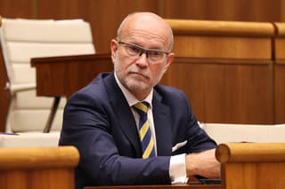 Minister Rastislav Káčer sa za svoje vyjadrenia nemieni ospravedlniť.