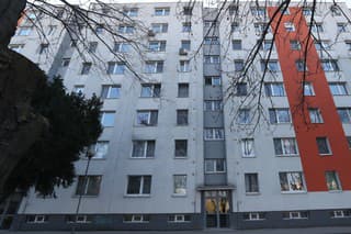 V jednom z bratislavských bytov bolo nájdené telo 47-ročného muža bez známok života.