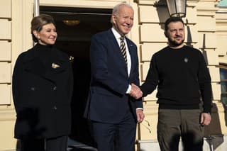 Americký prezident Joe Biden dorazil do ukrajinskej metropoly Kyjev na vopred neohlásenú návštevu. 