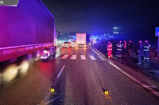 Včera vo večerných  hodinách došlo v Žiline na ceste druhej triedy k dopravnej nehode. 