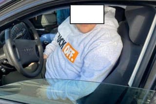 V utorok 21. februára polícia obdržala hlásenie o 11-ročnom chlapcovi, ktorý šoféroval Audi po meste Sereď.