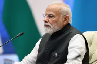 Indický premiér Nárendra Módí rozpráva počas summitu Šanghajskej organizácie pre spoluprácu v uzbeckom meste Samarkand.