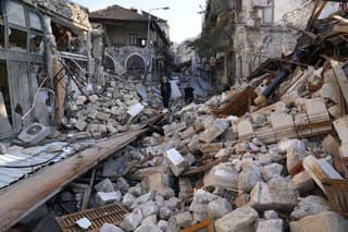 Zničené sú tisíce budov, pondelkové zemetrasenie škody ešte znásobilo.