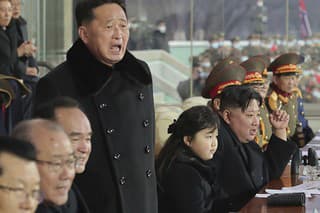Kim v nedeľu predsedal otvoreniu plenárneho zasadnutia najvyšších predstaviteľov vládnucej komunistickej strany.