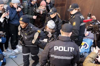 Gretu Thunbergovú nakrátko zadržali na proteste proti veterným turbínam.