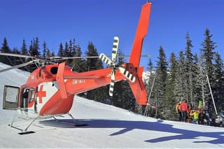 Český lyžiar utrpel po zrážke s iným lyžiarom v Jasnej vážne zranenia.
