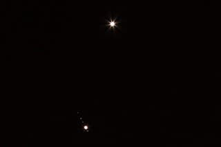 Zuzana odfotila takto krásne Venušu a Jupiter aj s mesiacmi.