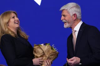 Novozvolený český prezident Petr Pavel a prezidentka Zuzana Čaputová vo volebnom štábe Petra Pavla.