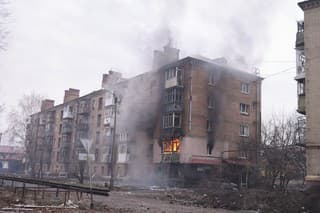 Na snímke obliehané mesto Bachmut v Doneckej oblasti na východe Ukrajiny. Ťažké boje o Bachmut trvajú od vlaňajšieho leta a toto priemyselné mesto na východe Ukrajiny je v dôsledku masívneho ruského ostreľovania už z veľkej časti zničené.