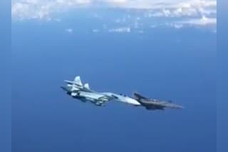 Príliš nebezpečný manéver nad Čiernym morom: Ruská stíhačka doslova vytlačila amerického pilota