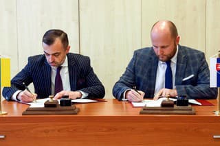 Minister Naď podpísal medzivládnu dohodu s Ukrajinou o darovaní stíhačiek MiG-29.