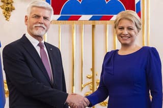 Nový český prezident Petr Pavel počas stretnutia s prezidentkou SR Zuzanou Čaputovou.