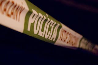 9-ročný muž napadol 46-ročnú ženu a nožom, ktorý držal v ruke, ju bodol do krku.