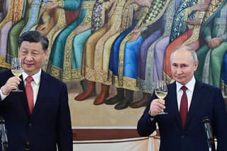 Ruský prezident Vladimir Putin (vpravo) a čínsky prezident Si Ťin-pching.
