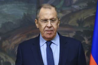 Lavrov vyhlásil, že dodanie uránovej munície Kyjevu by bolo "vážnou" eskaláciou konfliktu.