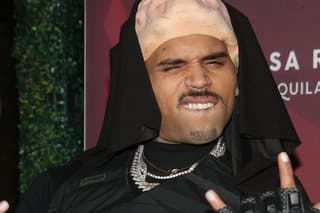 Spevák Chris Brown v poslednom čase opäť vyvoláva negatívne reakcie.