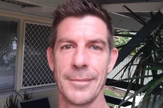 Pán Wilson z Lismore v Austrálii, chce teraz varovať ľudí, aby cviky od chiropraktika nikdy neskúšali bez odborného dohľadu.