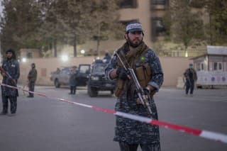 Bojovník Talibanu v Kábule. 