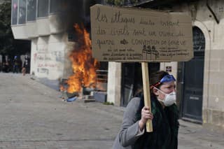 Masívne demonštrácie vo Francúzsku trvajú už niekoľko týždňov.
