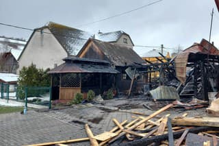 Škodu po požiari garáže a domov v Skalitom odhadli na 190.000 eur