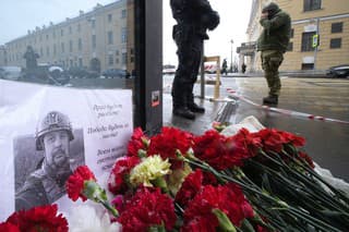 Bloger Vladlen Tatarsky zomrel pri výbuchu baru v Petrohrade.