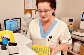 Lucia pôsobí ako laborantka v nemocnici v Kežmarku