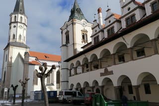 Budova historickej radnice v Levoči, ktorá bola postavená okolo polovice 15. storočia a jej spodné priestory v súčasnosti prechádzajú obnovou. 