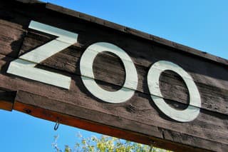 A sign over the entrance to the zoo.