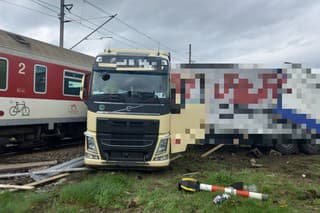 V Prešove sa na priecestí zrazil vlak s kamiónom