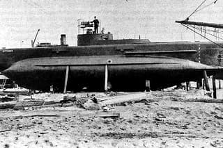 DEFENDER: Ponorku postavil v roku 1907, v roku 1946 ju potopili.