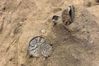 Mince majú byť staré tisíc rokov.