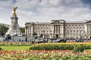 Buckinghamský palác: Asi najznámejšie kráľovské sídlo na svete.