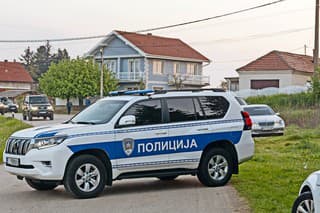 Strelca z Mladenovacu hľadalo 600 policajtov.