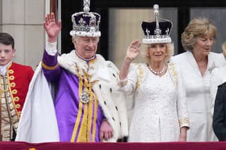 Členovia kráľovskej rodiny vystúpili na balkón Buckinghamského paláca