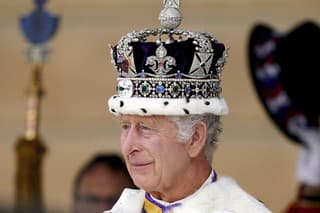 Členovia kráľovskej rodiny vystúpili na balkón Buckinghamského paláca