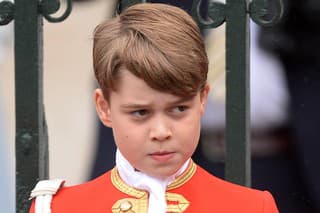 Syn princa Williama a princeznej Kate mal počas korunovácie dôležitú úlohu. 