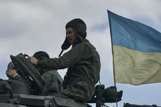 Ukrajinskí vojaci neďaleko mesta Bachmut.