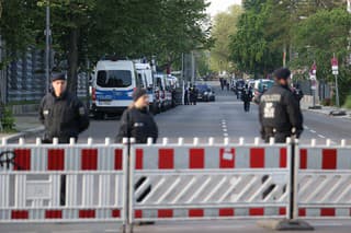 Na snímke je uzavretá ulica v Berlíne kvôli návšteve ukrajinského prezidenta Volodymyra Zelenského.