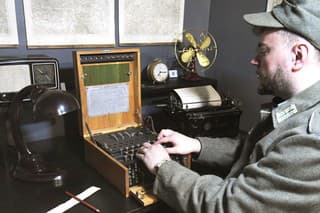 Enigma M3 z roku 1942 je v súčasnosti jediná na Slovensku.