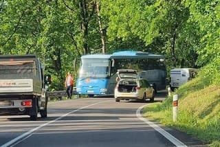 V Bojniciach došlo k nehode autobusu a osobného automobilu.