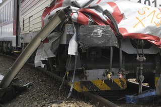 V Tvrdošíne sa zrazili vlak a auto. (Ilustračná fotografia)