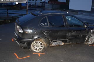 Polícia obvinila po nehode v Streženiciach mladého vodiča pod vplyvom alkoholu.
