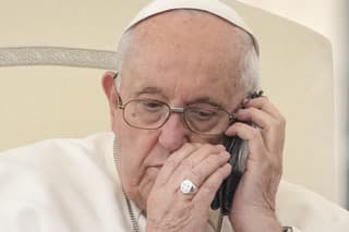 Pápež František pre horúčku zrušil piatkový program.