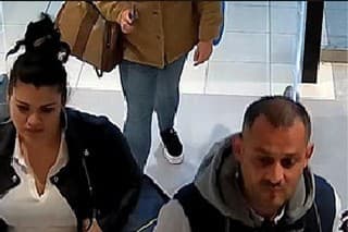 V nákupnom centre na Ivánskej ceste dvaja páchatelia v jednej z predajní odcudzili oblečenie.