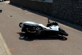 V obci Trenčianska Teplá došlo k smrteľnej dopravnej nehode motocyklistu.