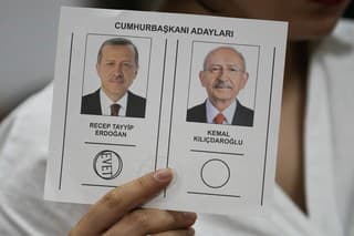 Erdogan podľa priebežných výsledkov zrejme obhájil funkciu tureckého prezidenta.
