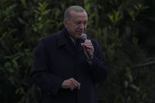 Erdogan sa vyhlásil za víťaza volieb ešte pred sčítaním všetkých odovzdaných hlasov. 