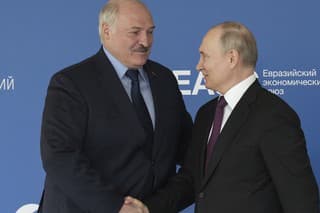Ruský prezident Vladimir Putin a bieloruský prezident Alexander Lukašenko.