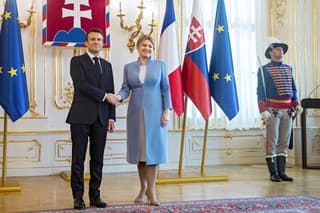 Macrona vítala prezidentka Zuzana Čaputová.