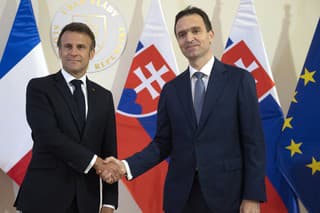 Premiér Ľudovít Ódor sa stretol s prezidentom Francúzska Emmanuelom Macronom.
